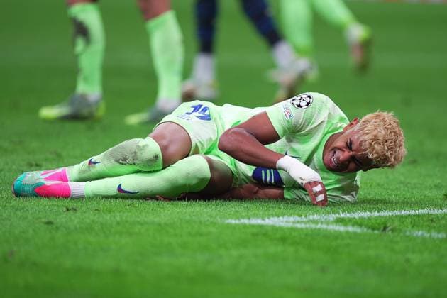 Barcelona s Lamine Yamal during the Uefa Champions League soccer match between Inter and Barcelona at San Siro Stadium in Milan , North Italy - Tuesday May 06, 2025 . - Soccer  Copyright: xSpada LaPressex