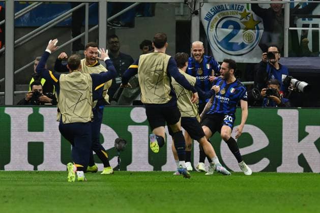 Hakan Calhanoglu of F.C. Inter celebrates after scoring the goal of 2-0 during the UEFA Champions League 2024 25 Semi Final Second Leg match between FC Internazionale Milano and FC Barcelona, Barca at San Siro Stadium on May 6, 2025 in Milan, Italy  Copyright: xDomenicoxCippitelli IPAxSportx xipa-agency.netx xx IPA_57346428 IPA_Agency_IPA57346428