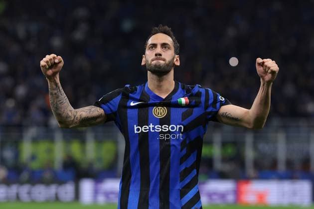 Milan, Italy, 6th May 2025. Hakan Calhanoglu of FC Internazionale celebrates after scoring a penalty to give the side a 2-0 lead during the Internazionale vs FC Barcelona, Barca UEFA Champions League match at Giuseppe Meazza, Milan. Picture credit should read: Jonathan Moscrop Sportimage EDITORIAL USE ONLY. No use with unauthorised audio, video, data, fixture lists, club league logos or live services. Online in-match use limited to 120 images, no video emulation. No use in betting, games or single club league player publications. SPI_014_JM_INTER_BARCA_UCL SPI-3886-0014