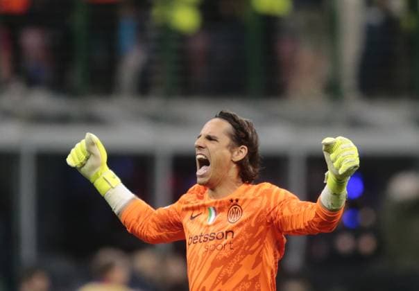 Yann Sommer of Inter FC celebrating after Hakan Calhanoglu of Inter FC scored a goal on a penalty kick during the Uefa Champions League 2024 45, semi-final second leg, football match between FC Inter and FC Barcelona, Barca on 06 Maj 2025 at San Siro Stadium, Milan, Italy. Photo Nderim Kaceli  Copyright: xNderimxKaceli IPAxSportx xipa-agency.netx xx IPA_57346551 IPA_Agency_IPA57346551