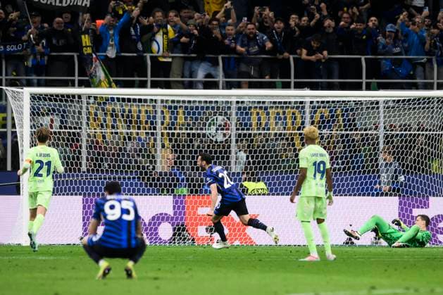 FC Internazionale v FC Barcelona, Barca - UEFA Champions League Hakan Calhanoglu of FC Internazionale celebrate after scoring a penalty kick during the UEFA Champions League 2024 25 semi final second leg football match between FC Internazionale and FC Barcelona. Milan Italy Copyright: xNicolòxCampox