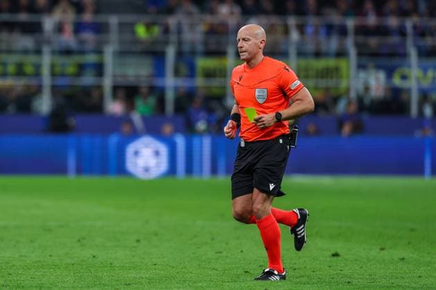 FC Internazionale vs FC Barcelona UEFA Champions League 2024 25 Semi Final 2nd leg 06 05 2025 Referee Szymon Marciniak seen in action during UEFA Champions League 2024 25 Semi Final 2nd leg football match between FC Internazionale and FC Barcelona at San Siro Stadium Copyright: xBEAUTIFULxSPORTS Carabellix