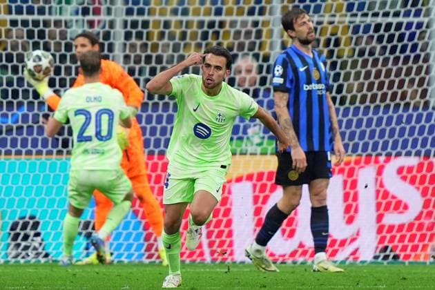 Barcelona s Eric Garcia celebrates after scoring 1-2 during the Uefa Champions League soccer match between Inter and Barcelona at San Siro Stadium in Milan , North Italy - Tuesday May 06, 2025 . - Soccer  Copyright: xSpada LaPressex