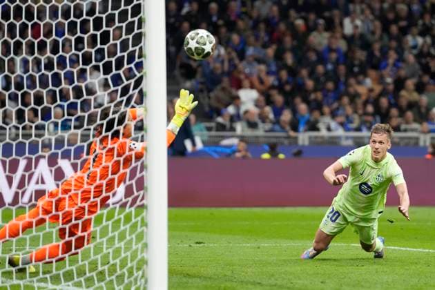 Sport Bilder des Tages FC Internazionale Milano v FC Barcelona, Barca - UEFA Champions League 2024 25 Semi Final Second Leg Dani Olmo attacking midfield of Barcelona and Spain celebrates after scoring his sides first goal during the UEFA Champions League 2024 25 Semi Final Second Leg match between FC Internazionale Milano and FC Barcelona at Giuseppe Meazza Stadium on May 6, 2025 in Milan, Italy. Milan Italy  Copyright: xJosexBretonx originalFilename:bretonhernandez-fcintern250506_npWkr.jpg
