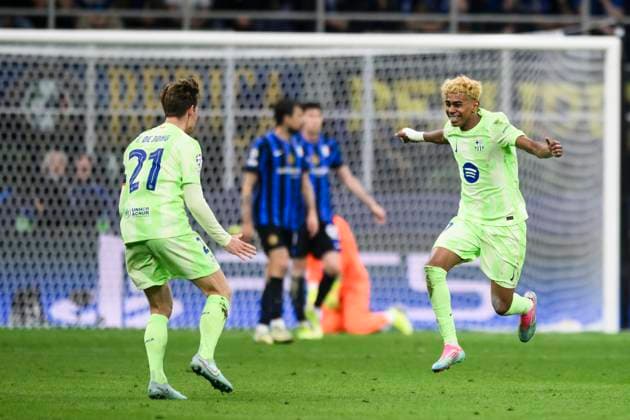 FC Internazionale v FC Barcelona, Barca - UEFA Champions League Lamine Yamal of FC Barcelona celebrates during the UEFA Champions League 2024 25 semi final second leg football match between FC Internazionale and FC Barcelona. Milan Italy Copyright: xNicolòxCampox