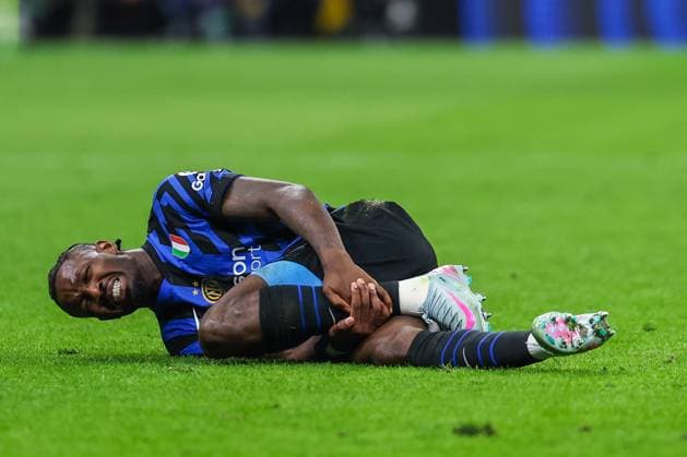 Marcus Thuram of FC Internazionale injured during UEFA Champions League 2024 25 Semi Final - 2nd leg football match between FC Internazionale and FC Barcelona, Barca at San Siro Stadium  Copyright: xFabrizioxCarabelli IPAxSportx xipa-agency.netx xx IPA_57346783 IPA_Agency_IPA57346783
