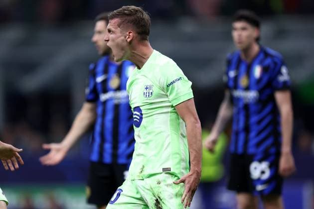Dani Olmo FC Barcelona, Barca celebrates after scoring his team s second goal, UEFA Champions League 2024 25 Semi Final Second Leg, FC Internazionale Milano v FC Barcelona, Stadio Giuseppe Meazza (San Siro), May 6, 2025, Milan, Italy.