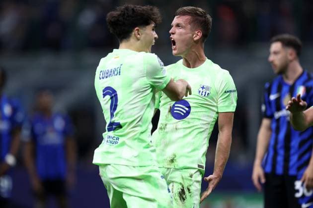 Dani Olmo FC Barcelona, Barca celebrates after scoring his team s second goal, UEFA Champions League 2024 25 Semi Final Second Leg, FC Internazionale Milano v FC Barcelona, Stadio Giuseppe Meazza (San Siro), May 6, 2025, Milan, Italy.