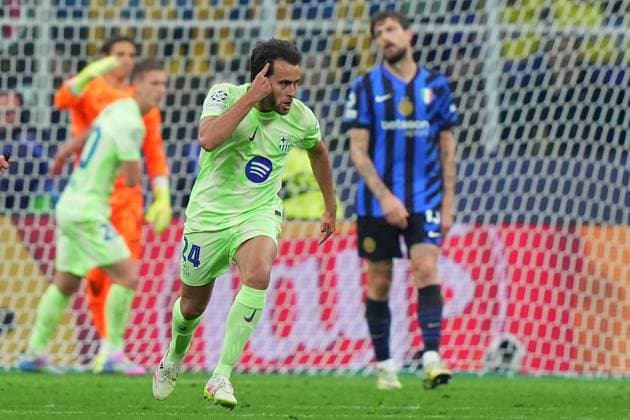 Barcelona s Eric Garcia celebrates after scoring 1-2 during the Uefa Champions League soccer match between Inter and Barcelona at San Siro Stadium in Milan , North Italy - Tuesday May 06, 2025 . - Soccer  Copyright: xSpada LaPressex