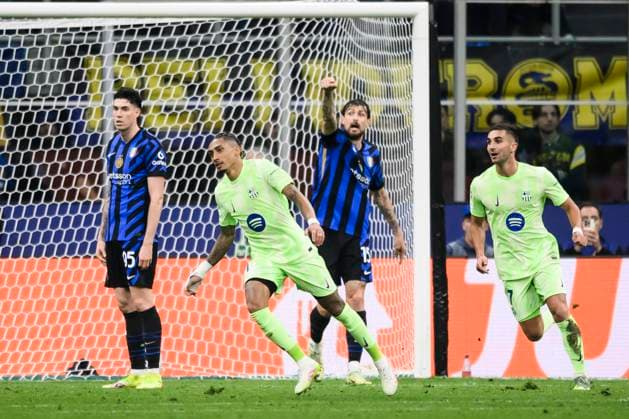 FC Internazionale v FC Barcelona, Barca - UEFA Champions League Raphinha of FC Barcelona celebrates after scoring a goal during the UEFA Champions League 2024 25 semi final second leg football match between FC Internazionale and FC Barcelona. Milan Italy Copyright: xNicolòxCampox