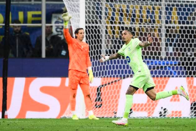 FC Internazionale v FC Barcelona, Barca - UEFA Champions League Raphinha of FC Barcelona celebrates after scoring a goal during the UEFA Champions League 2024 25 semi final second leg football match between FC Internazionale and FC Barcelona. Milan Italy Copyright: xNicolòxCampox