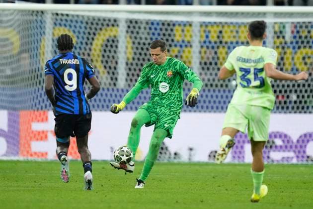 FC Internazionale Milano v FC Barcelona, Barca - UEFA Champions League 2024 25 Semi Final Second Leg Wojciech Szczesny goalkeeper of Barcelona and Poland in action during the UEFA Champions League 2024 25 Semi Final Second Leg match between FC Internazionale Milano and FC Barcelona at Giuseppe Meazza Stadium on May 6, 2025 in Milan, Italy. Milan Italy  Copyright: xJosexBretonx originalFilename:bretonhernandez-fcintern250506_npr3c.jpg