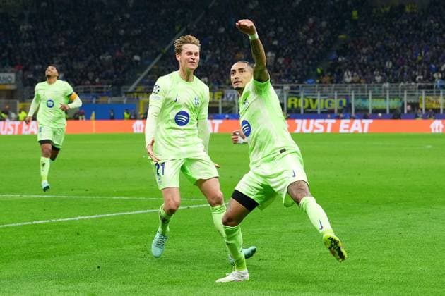 Barcelona s Raphinha celebrates after scoring goal 2 -3 during the Uefa Champions League soccer match between Inter and Barcelona at San Siro Stadium in Milan , North Italy - Tuesday May 06, 2025 . - Soccer  Copyright: xSpada LaPressex