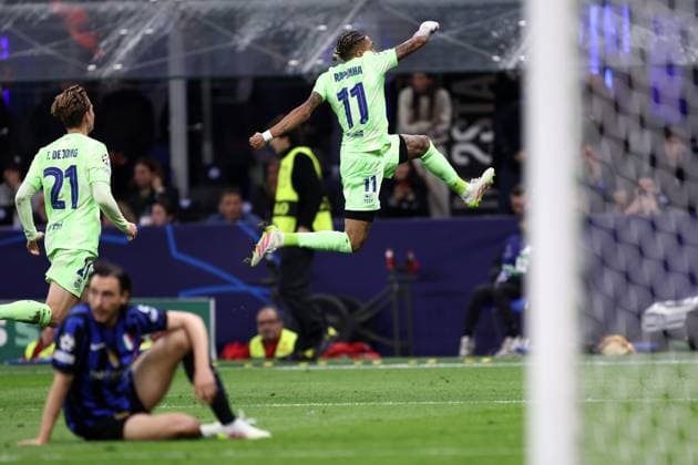 FC Internazionale - FC Barcelona, Barca Raphinha Dias of Fc Barcelona celebrates after scoring a goal during the UEFA Champions League 2024 25 semi-final second leg match between FC Internazionale and Fc Barcelona at Stadio Giuseppe Meazza (San Siro) on May 6 2025 in Milan, Italy . Milano Stadio Giuseppe Meazza Italy Copyright: xMarcoxCanonierox