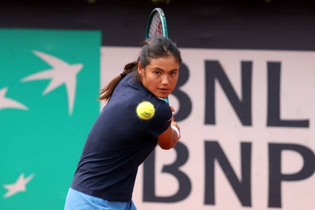 Tennis: Emma Raducanu, ATP, Tennis Herren and WTA, Tennis Damen Master 1000 training session at the Foro Italico in Rome Rome Italy 06.05.2025: Emma Raducanu ranking 49 during the training session at the Internazionali BNL d Italia 2025 ATP and WTA Master 1000 circuit in Rome at the Foro Italico. Rome italy Italy  Copyright: xIPA ABACAx