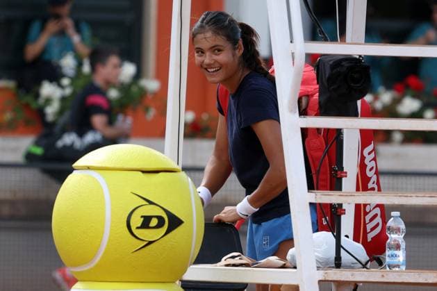 Tennis: Emma Raducanu, ATP, Tennis Herren and WTA, Tennis Damen Master 1000 training session at the Foro Italico in Rome Rome Italy 06.05.2025: Emma Raducanu ranking 49 during the training session at the Internazionali BNL d Italia 2025 ATP and WTA Master 1000 circuit in Rome at the Foro Italico. Rome italy Italy  Copyright: xIPA ABACAx