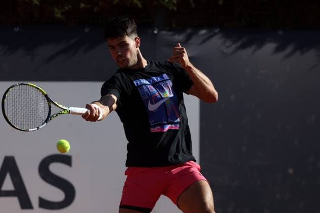 Rome, Italy, italy: Rome Italy 06.05.2025: Carlos Alcaraz ranking 3 during the training session at the Internazionali BNL d Italia 2025 ATP, Tennis Herren and WTA, Tennis Damen Master 1000 circuit in Rome at the Foro Italico. Tennis: Carlos Alcaraz Ranking 3, ATP And WTA Master 1000 Training Session At The Foro Italico In Rome  - ZUMAp169 0816744907st Copyright: xmarcoxiacobuccix