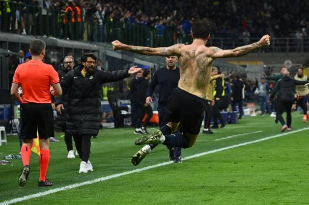 Francesco Acerbi of F.C. Inter celebrates after scoring the goal of 3-3 during the UEFA Champions League 2024 25 Semi Final Second Leg match between FC Internazionale Milano and FC Barcelona, Barca at San Siro Stadium on May 6, 2025 in Milan, Italy  Copyright: xDomenicoxCippitelli IPAxSportx xipa-agency.netx xx IPA_57349401 IPA_Agency_IPA57349401