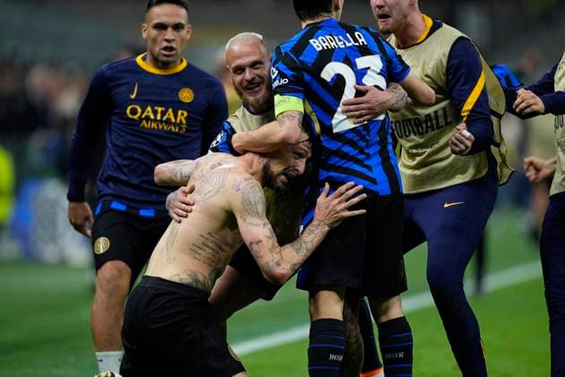 May 6, 2025, Milan, Milan, Italy: Francesco Acerbi of Inter celebrates a goal during the UEFA Champions League 2024 25 Semi Final First Leg match between FC Internazionale Milano and FC Barcelona, Barca at Giuseppe Meazza Stadium on May 06, 2025 in Milan, Italy. Milan Italy - ZUMAa181 20250506_zaa_a181_240 Copyright: xDennisxAgyemanx