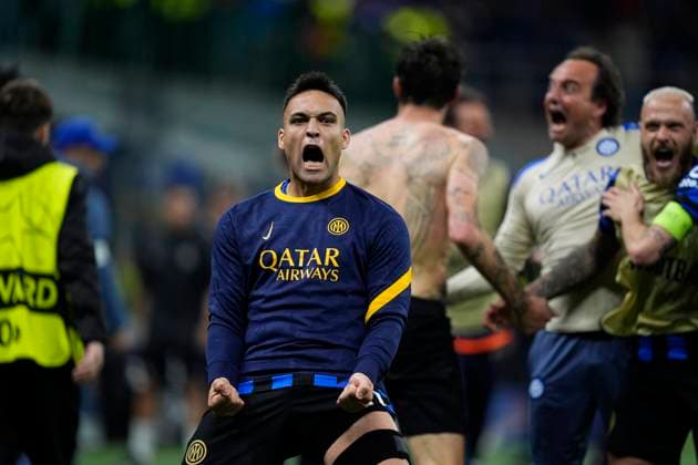 May 6, 2025, Milan, Milan, Italy: Lautaro Martinez of Inter celebrates a goal scored by Francesco Acerbi during the UEFA Champions League 2024 25 Semi Final First Leg match between FC Internazionale Milano and FC Barcelona, Barca at Giuseppe Meazza Stadium on May 06, 2025 in Milan, Italy. Milan Italy - ZUMAa181 20250506_zaa_a181_245 Copyright: xDennisxAgyemanx