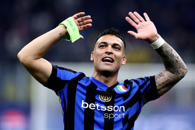 FC Internazionale - FC Barcelona, Barca Lautaro Martinez of Fc Internazionale celebrates at the end of the UEFA Champions League 2024 25 semi-final second leg match between FC Internazionale and Fc Barcelona at Stadio Giuseppe Meazza (San Siro) on May 6 2025 in Milan, Italy . Milano Stadio Giuseppe Meazza Italy Copyright: xMarcoxCanonierox