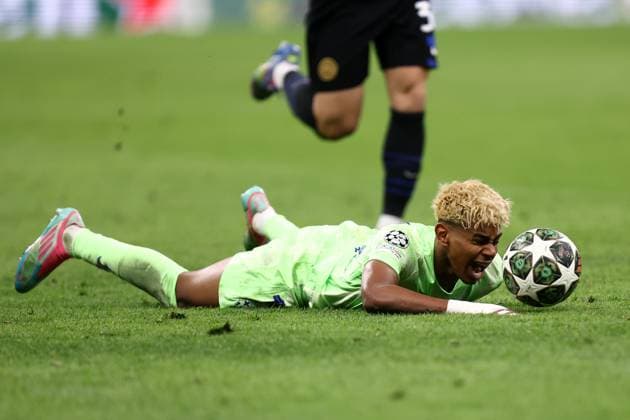 Sport Bilder des Tages FC Internazionale - FC Barcelona, Barca Lamine Yamal of Fc Barcelona looks dejected during the UEFA Champions League 2024 25 semi-final second leg match between FC Internazionale and Fc Barcelona at Stadio Giuseppe Meazza (San Siro) on May 6 2025 in Milan, Italy . Milano Stadio Giuseppe Meazza Italy Copyright: xMarcoxCanonierox