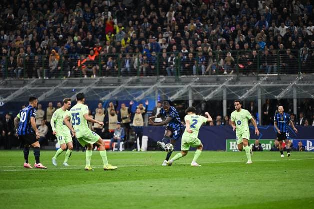 CALCIO - UEFA Champions League - Inter - FC Internazionale vs FC Barcelona, Barca Marcus Thuram of FC Inter in action during the UEFA Champions League Semi finals second leg match between Inter FC Internazionale and FC Barcellona, on May 6th, 2025, at Giuseppe Meazza San Siro Siro stadium in Milan, Italy Credit: Tiziano Ballabio Milan Italy  Copyright: xIPAxSport ABACAx