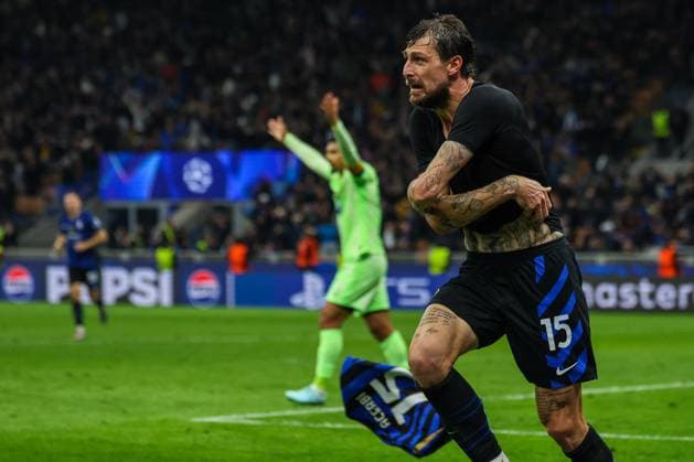 CALCIO - UEFA Champions League - Inter - FC Internazionale vs FC Barcelona, Barca Francesco Acerbi of FC Internazionale celebrates after scoring a goal during UEFA Champions League 2024 25 Semi Final - 2nd leg football match between FC Internazionale and FC Barcelona at San Siro Stadium Milan Italy  Copyright: xIPAxSport ABACAx