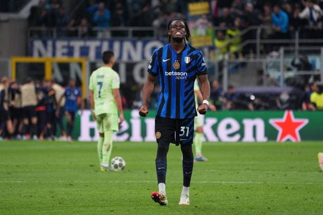 6th May 2025; Giuseppe Meazza, Milan, Italy; Champions League Semi Final, 2nd Leg Football, Inter Milan versus Barcelona FC; Bisseck of Inter celebrates his winning goal for 4-3 in the 99th minute in extra time  ActionPlus12783291 JomaxGarcia