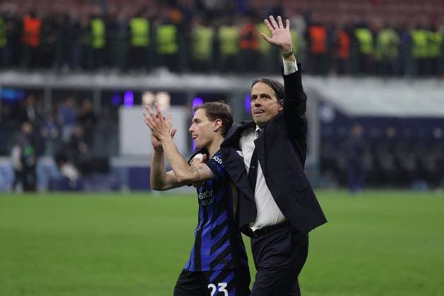 Milan, Italy, 6th May 2025. Simone Inzaghi Head coach of FC Internazionale and Nicolo Barella of FC Internazionale salute the fans as they make a lap of honour following the 4-3 victory in the Internazionale vs FC Barcelona, Barca UEFA Champions League match at Giuseppe Meazza, Milan. Picture credit should read: Jonathan Moscrop Sportimage EDITORIAL USE ONLY. No use with unauthorised audio, video, data, fixture lists, club league logos or live services. Online in-match use limited to 120 images, no video emulation. No use in betting, games or single club league player publications. SPI_043_JM_INTER_BARCA_UCL SPI-3886-0043