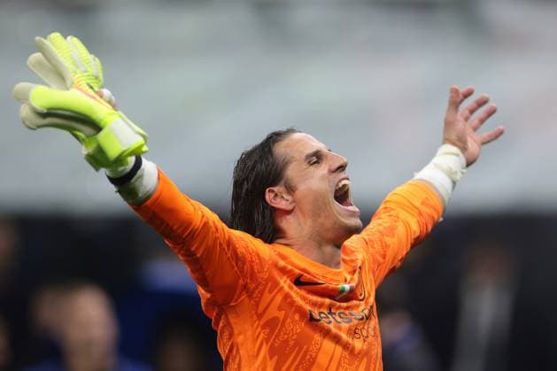 Milan, Italy, 6th May 2025. Yann Sommer of FC Internazionale celebrates the 4-3 victory following the final whistle of the Internazionale vs FC Barcelona, Barca UEFA Champions League match at Giuseppe Meazza, Milan. Picture credit should read: Jonathan Moscrop Sportimage EDITORIAL USE ONLY. No use with unauthorised audio, video, data, fixture lists, club league logos or live services. Online in-match use limited to 120 images, no video emulation. No use in betting, games or single club league player publications. SPI_047_JM_INTER_BARCA_UCL SPI-3886-0047