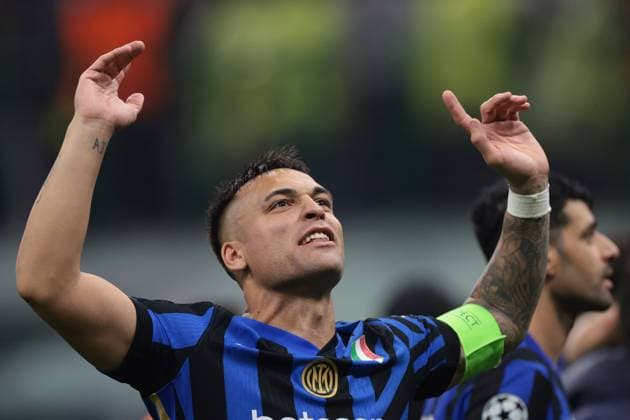 Milan, Italy, 6th May 2025. Lautaro Martinez of FC Internazionale celebrates the 4-3 victory in fron of fans following the final whistle of the Internazionale vs FC Barcelona, Barca UEFA Champions League match at Giuseppe Meazza, Milan. Picture credit should read: Jonathan Moscrop Sportimage EDITORIAL USE ONLY. No use with unauthorised audio, video, data, fixture lists, club league logos or live services. Online in-match use limited to 120 images, no video emulation. No use in betting, games or single club league player publications. SPI_088_JM_INTER_BARCA_UCL SPI-3886-0088