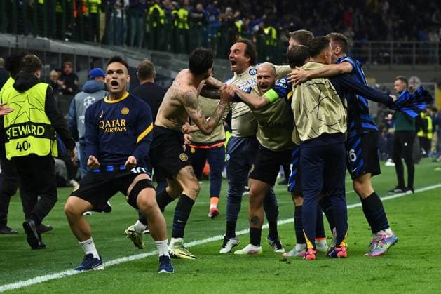 CALCIO - UEFA Champions League - Inter - FC Internazionale vs FC Barcelona, Barca Francesco Acerbi of F.C. Inter celebrates after scoring the goal of 3-3 during the UEFA Champions League 2024 25 Semi Final Second Leg match between FC Internazionale Milano and FC Barcelona at San Siro Stadium on May 6, 2025 in Milan, Italy Milan Italy  Copyright: xIPAxSport ABACAx