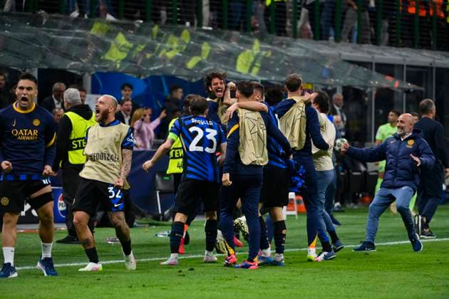 6th May 2025; Giuseppe Meazza, Milan, Italy; Champions League Semi Final, 2nd Leg Football, Inter Milan versus Barcelona FC; Francesco Acerbi of FC Internazionale celebrates his goal for 3-3 in the 93rd minute  ActionPlus12783446 StefanoxGuidi