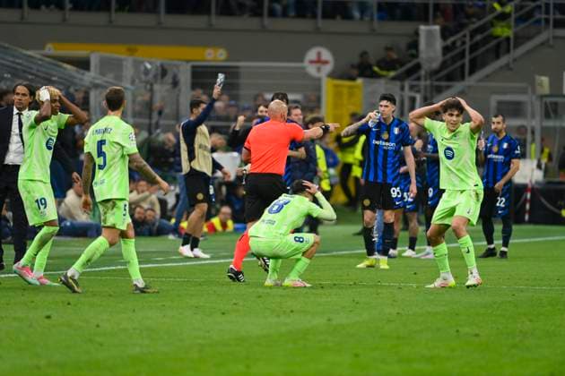 6th May 2025; Giuseppe Meazza, Milan, Italy; Champions League Semi Final, 2nd Leg Football, Inter Milan versus Barcelona FC; Pedri of FC Barcelona, Barca reacts after a penalty kick is awarded for Inter Milan  ActionPlus12783376 StefanoxGuidi