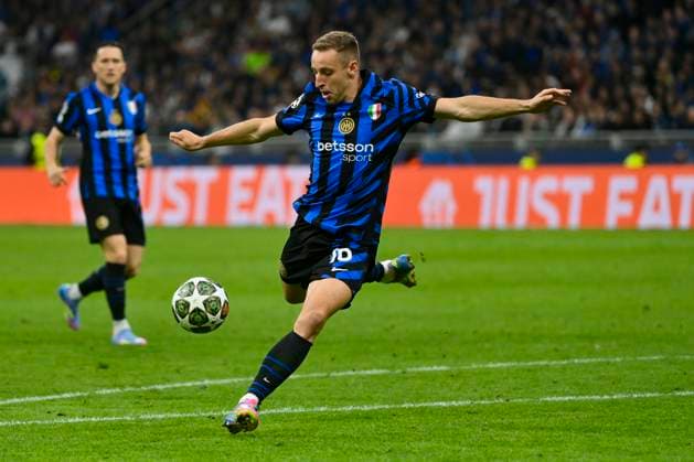 6th May 2025; Giuseppe Meazza, Milan, Italy; Champions League Semi Final, 2nd Leg Football, Inter Milan versus Barcelona FC; Davide Frattesi of FC Internazionale takes a shot at goal  ActionPlus12783417 StefanoxGuidi