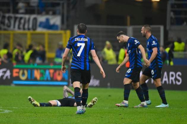 6th May 2025; Giuseppe Meazza, Milan, Italy; Champions League Semi Final, 2nd Leg Football, Inter Milan versus Barcelona FC; Piotr Zielinski of FC Internazionale celebrates a victory for 4-3 against FC Barcelona, Barca  ActionPlus12783459 StefanoxGuidi
