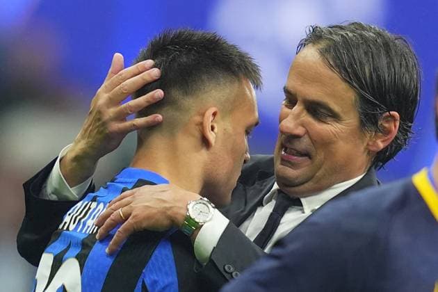 Inter Milan™s head coach Simone Inzaghi , Inter Milan™s Lautaro Martinez, during the Uefa Champions League soccer match between Inter and Barcelona at San Siro Stadium in Milan , North Italy - Tuesday May 06, 2025 . - Soccer  Copyright: xSpada LaPressex