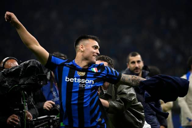Lautaro Martinez of FC Internazionale celebrates at the end of the UEFA Champions League 2024 2025 semifinal between FC Internazionale and FC Barcelona, Barca at San Siro stadium in Milano (Italy), May 6, 2025. AndreaxStaccioli