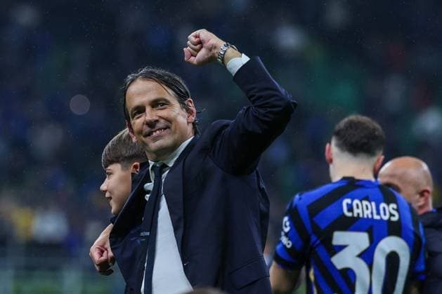 FC Internazionale vs FC Barcelona UEFA Champions League 2024 25 Semi Final 2nd leg 06 05 2025 Simone Inzaghi Head Coach of FC Internazionale celebrates the victory at the end of the match during UEFA Champions League 2024 25 Semi Final 2nd leg football match between FC Internazionale and FC Barcelona at San Siro Stadium Copyright: xBEAUTIFULxSPORTS Carabellix