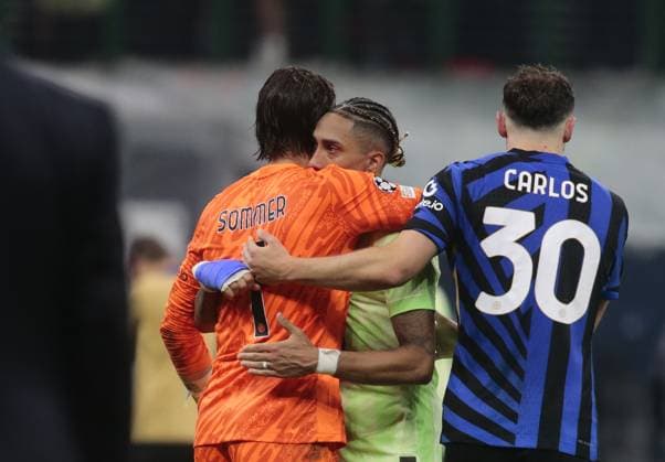 Yann Sommer of Inter FC and Raphinha of FC Barcelona, Barca during the Uefa Champions League 2024 45, semi-final second leg, football match between FC Inter and FC Barcelona on 06 Maj 2025 at San Siro Stadium, Milan, Italy. Photo Nderim Kaceli  Copyright: xNderimxKaceli IPAxSportx xipa-agency.netx xx IPA_57352049 IPA_Agency_IPA57352049
