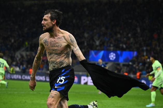 Francesco Acerbi of F.C. Inter celebrates after scoring the goal of 3-3 during the UEFA Champions League 2024 25 Semi Final Second Leg match between FC Internazionale Milano and FC Barcelona, Barca at San Siro Stadium on May 6, 2025 in Milan, Italy  Copyright: xDomenicoxCippitelli IPAxSportx xipa-agency.netx xx IPA_57353881 IPA_Agency_IPA57353881