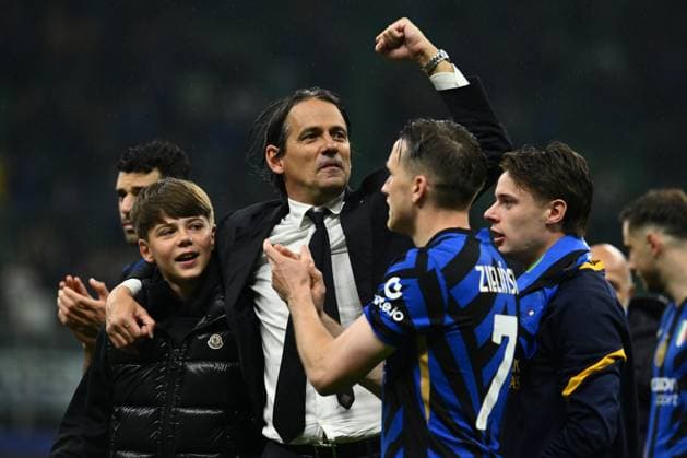 Simone Inzaghi coach of F.C. Inter celebrate the victory during the UEFA Champions League 2024 25 Semi Final Second Leg match between FC Internazionale Milano and FC Barcelona, Barca at San Siro Stadium on May 6, 2025 in Milan, Italy  Copyright: xDomenicoxCippitelli IPAxSportx xipa-agency.netx xx IPA_57354476 IPA_Agency_IPA57354476