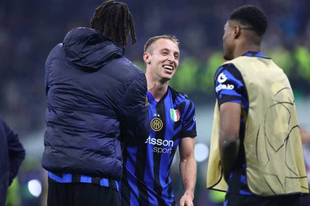 May 6, 2025, Milan, Lombardy, Italy: DAVIDE FRATTESI of Inter celebrates winning their UEFA 2024 25 Semi-Final second leg game between INTER and BARCELONA at the Giuseppe Meazza Stadium in Milan, Italy Milan Italy - ZUMAc179 20250506_zep_c179_089 Copyright: xMickaelxChavetx