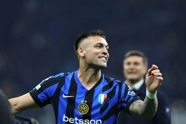 May 6, 2025, Milan, Lombardy, Italy: LAUTARO MARTINEZ of Inter celebrates winning their UEFA 2024 25 Semi-Final second leg game between INTER and BARCELONA at the Giuseppe Meazza Stadium in Milan, Italy Milan Italy - ZUMAc179 20250506_zep_c179_094 Copyright: xMickaelxChavetx