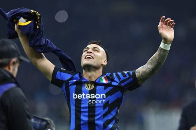 May 6, 2025, Milan, Lombardy, Italy: LAUTARO MARTINEZ of Inter celebrates winning their UEFA 2024 25 Semi-Final second leg game between INTER and BARCELONA at the Giuseppe Meazza Stadium in Milan, Italy Milan Italy - ZUMAc179 20250506_zep_c179_098 Copyright: xMickaelxChavetx
