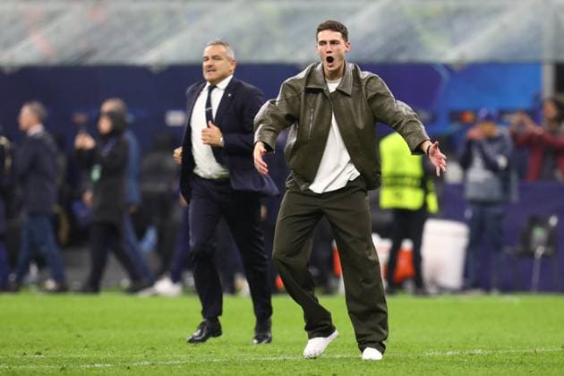 May 6, 2025, Milan, Lombardy, Italy: BENJAMIN PAVARD of Inter celebrates winning their UEFA 2024 25 Semi-Final second leg game between INTER and BARCELONA at the Giuseppe Meazza Stadium in Milan, Italy Milan Italy - ZUMAc179 20250506_zep_c179_106 Copyright: xMickaelxChavetx