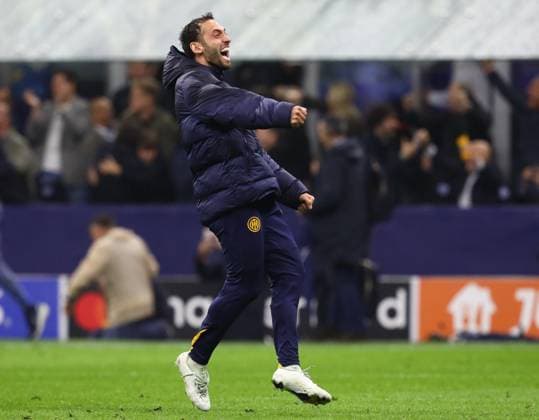 May 6, 2025, Milan, Lombardy, Italy: HAKAN CALHANOGLU of Inter celebrates winning their UEFA 2024 25 Semi-Final second leg game between INTER and BARCELONA at the Giuseppe Meazza Stadium. Milan Italy - ZUMAc179 20250506_zep_c179_112 Copyright: xMickaelxChavetx