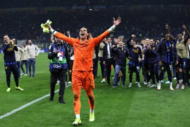 May 6, 2025, Milan, Lombardy, Italy: YANN SOMMER of Inter celebrates winning their UEFA 2024 25 Semi-Final second leg game between INTER and BARCELONA at the Giuseppe Meazza Stadium in Milan, Italy Milan Italy - ZUMAc179 20250506_zep_c179_152 Copyright: xMickaelxChavetx