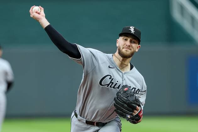 May 6, 2025: Chicago White Sox starting pitcher Sean Burke (59) warms up before the bottom of the first inning against the Kansas City Royals at Kauffman Stadium in Kansas City, MO. CSM Kansas City United States of America - ZUMAc04_ 20250506_zma_c04_005 Copyright: xDavidxSmithx
